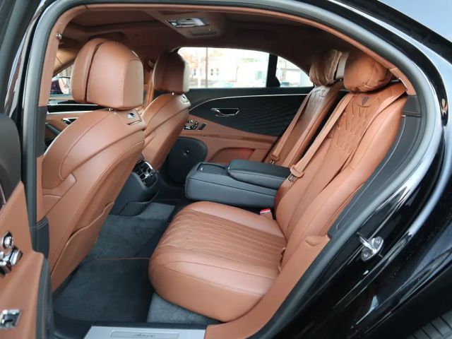 Bentley Flying Spur Hybrid V8