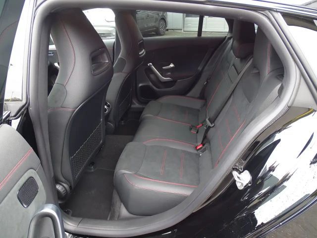 Mercedes-Benz CLA 200 AMG Line Shooting Brake