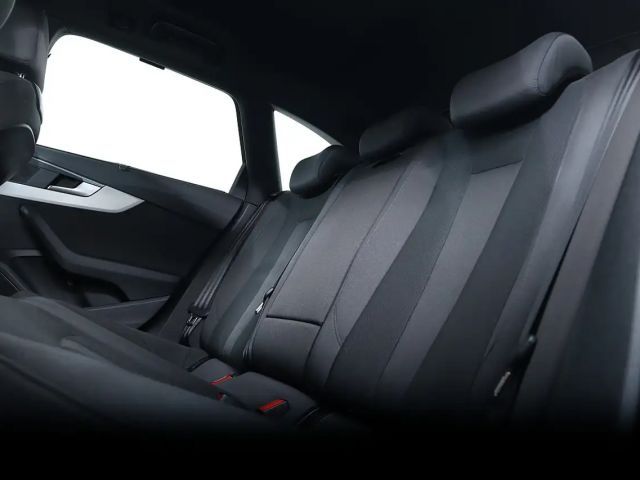 Audi A4 30 TDI Avant S-Line