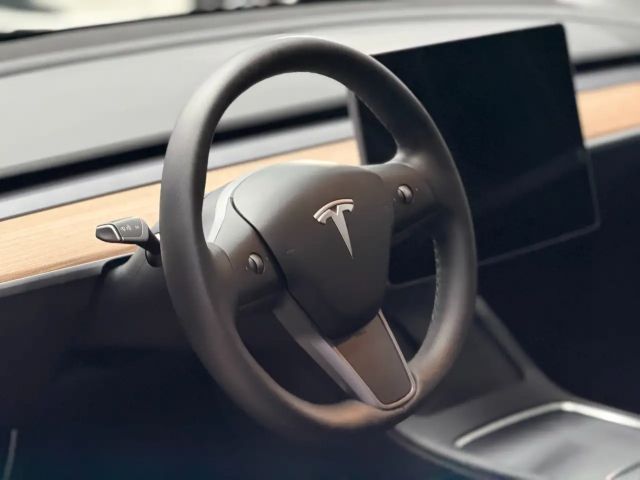 Tesla Model Y AWD Long Range