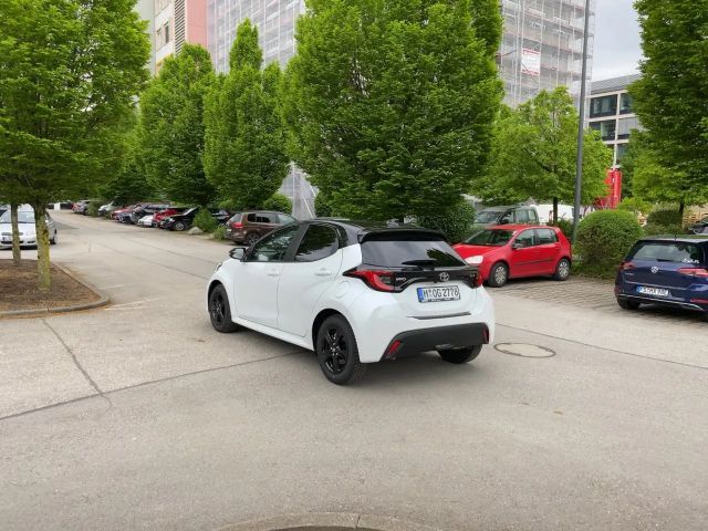 Toyota Yaris 1.5 HSD 116 PS B&W **Sondermodell**