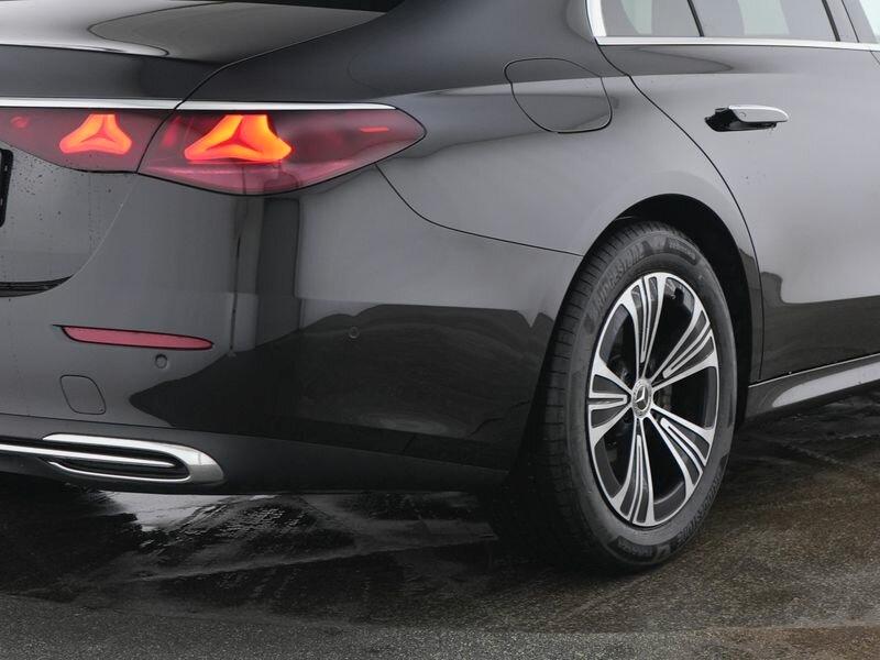 Mercedes-Benz E 200 AVANTGARDE Sedan