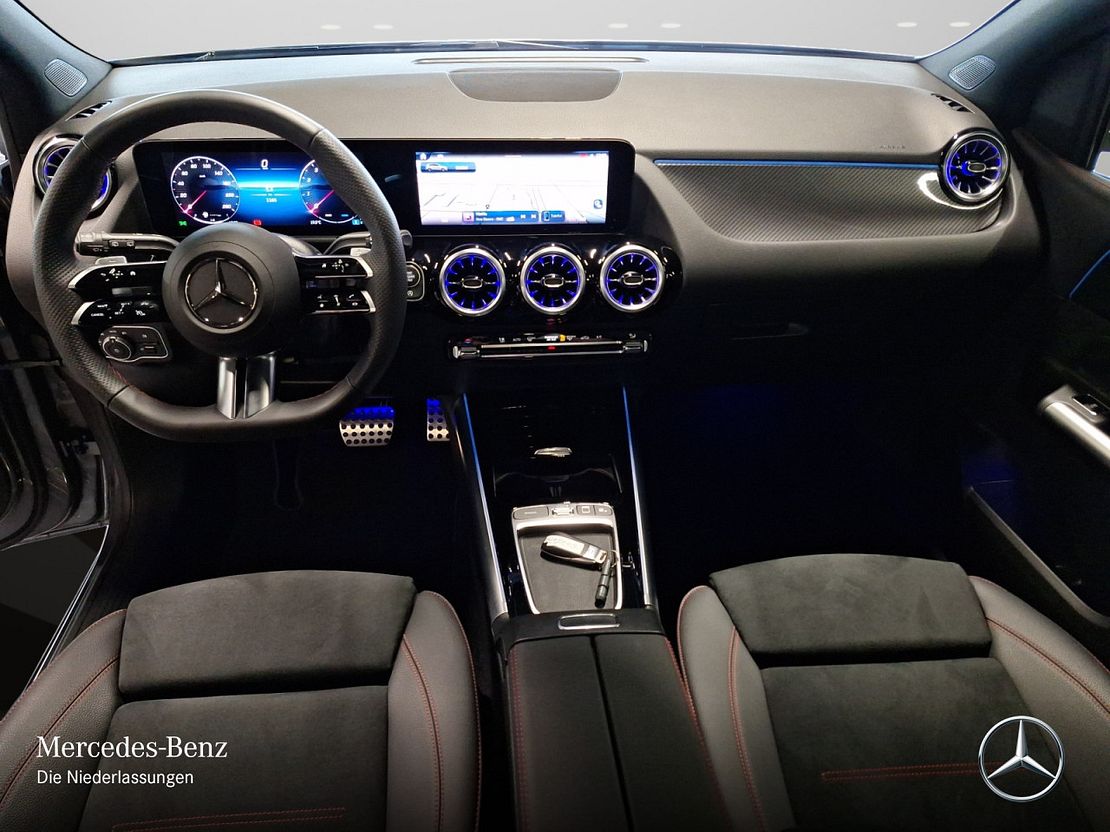 Mercedes-Benz B 180 AMG Line Sedan