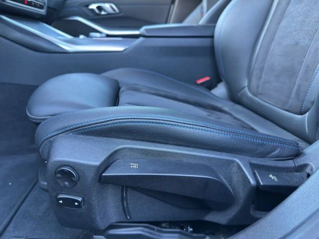 BMW 320 320i M-Sport Sedan