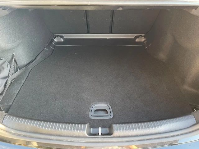 Mercedes-Benz C 200 AMG Line Sedan