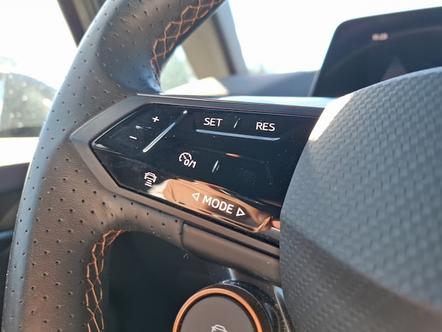 Cupra Born Born  PDC SHZ KAMERA NAVI ACC AKTIVSITZE LED