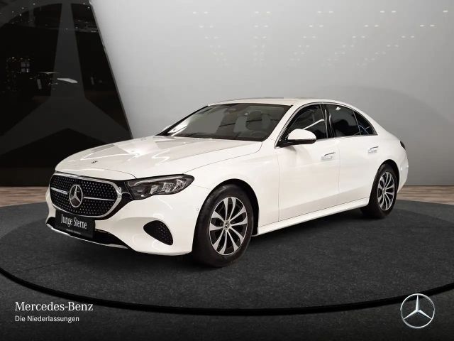 Mercedes-Benz E 200 AVANTGARDE Sedan