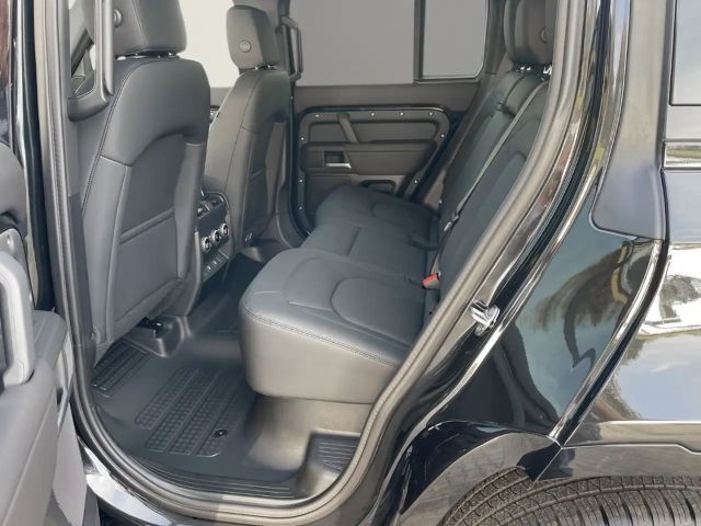 Land Rover Defender 110 D250 Dynamic SE