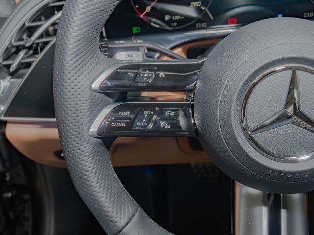 Mercedes-Benz E 200 Sedan