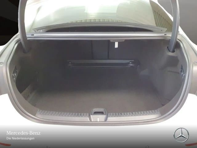 Mercedes-Benz E 200 AMG Line Sedan