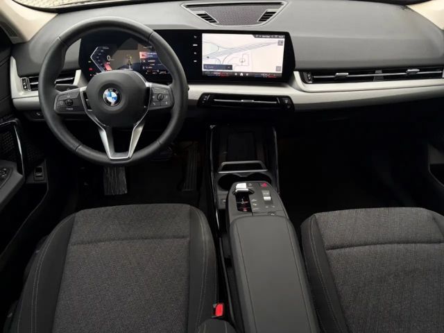 BMW X1 20i Sommer17'' AHK AdLED ParkAss Komf El.Heckklapp