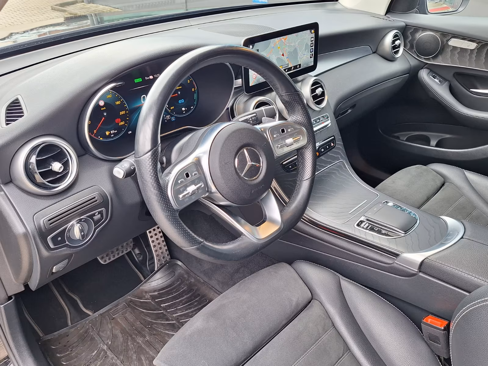 Mercedes-Benz GLC 300 4MATIC AMG Line