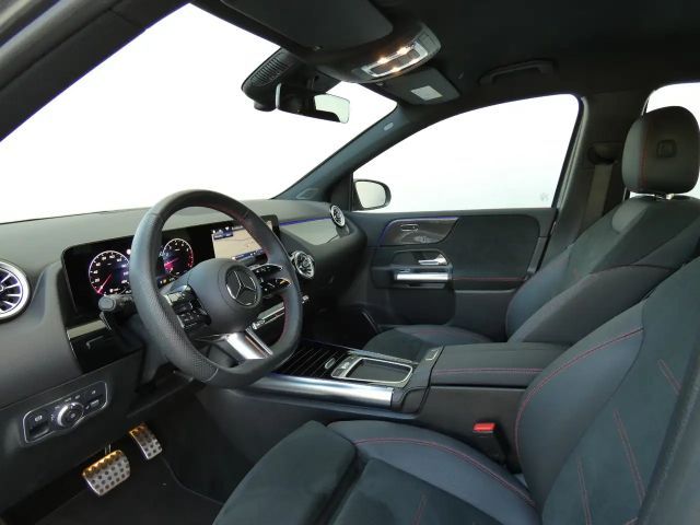 Mercedes-Benz B 180 AMG Line Sedan