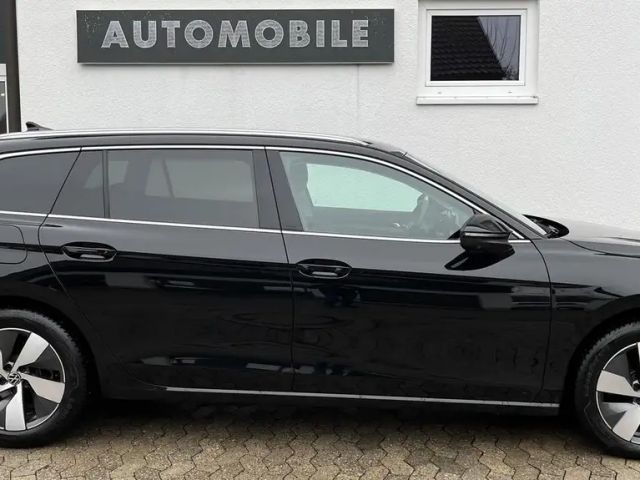 Volkswagen Passat 1.5 eTSI Business DSG Variant