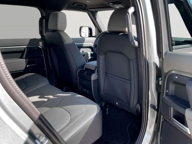 Land Rover Defender 110 D250 Dynamic SE