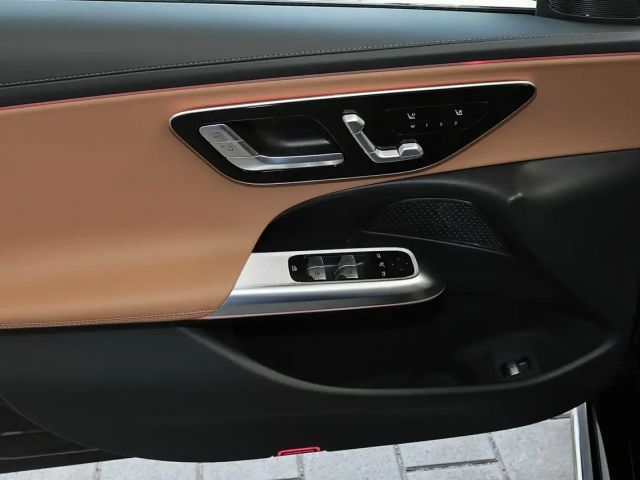 Mercedes-Benz E 200 AMG Line Sedan