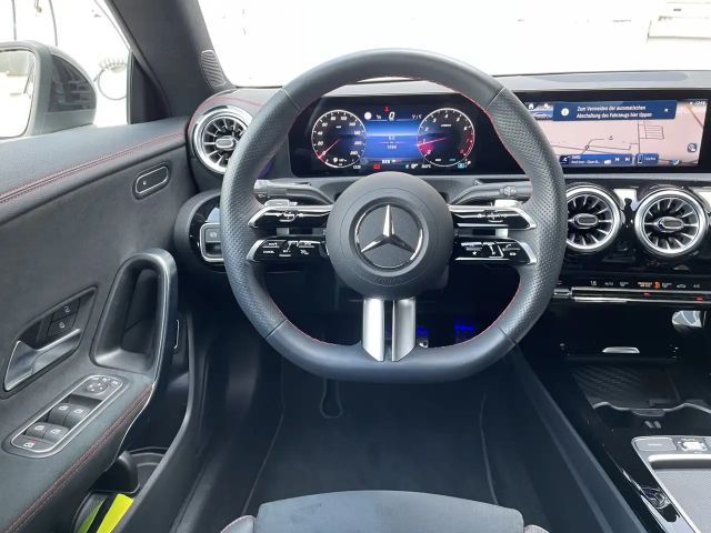 Mercedes-Benz CLA 180 AMG Line Coupé