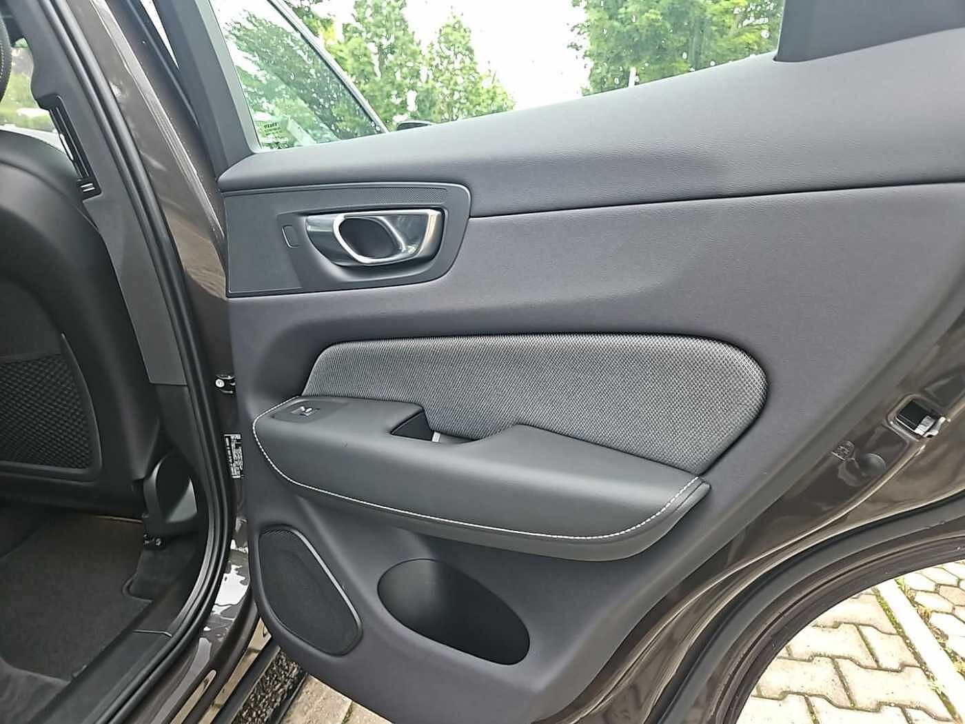 Volvo XC60 AWD Dark Plus T6