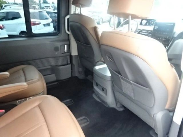 Hyundai Staria Signature