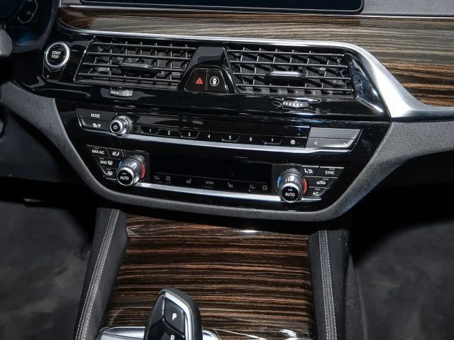 BMW 530 530e Luxury Line Sedan