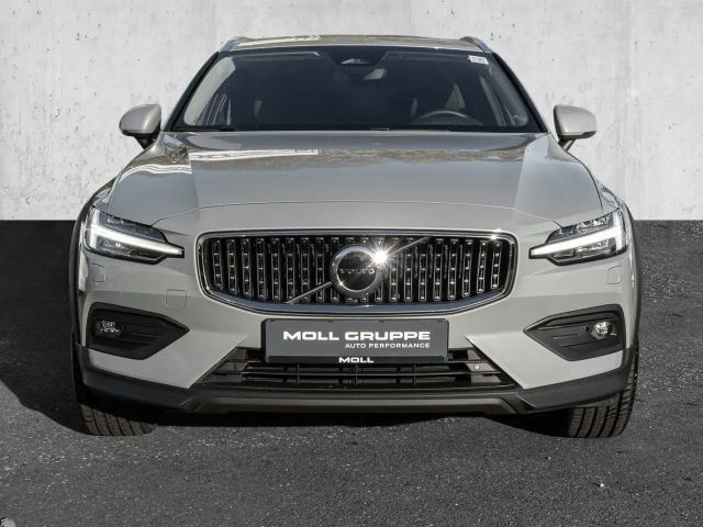 Volvo V60 Cross Country AWD Plus