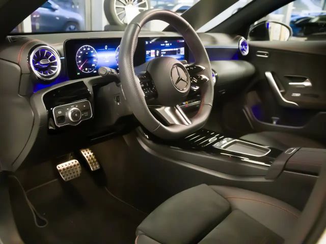 Mercedes-Benz CLA 200 AMG Line