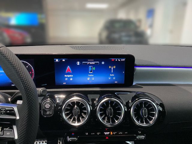 Mercedes-Benz A 220 A 220 d