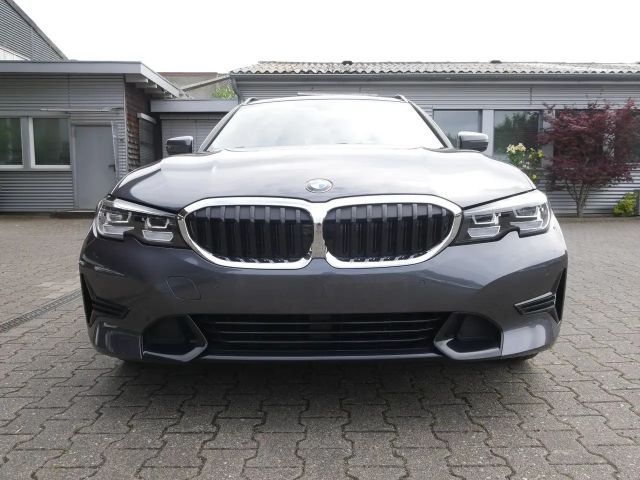 BMW 330 330i Sport Line Touring xDrive