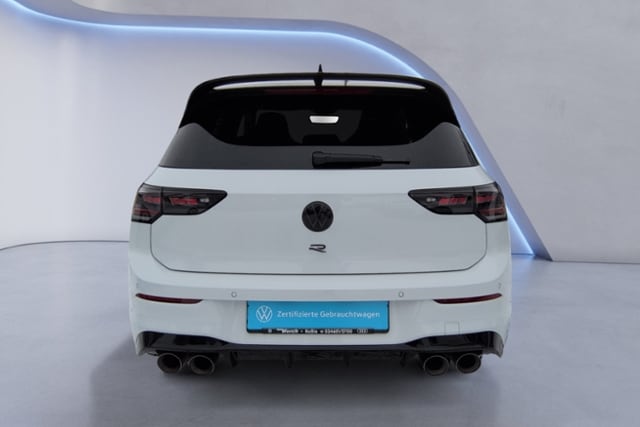 Volkswagen Golf Black Edition AKRA+PANO+Head-up+HARMAN+