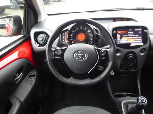 Toyota Aygo Hatchback Play Team D X-play