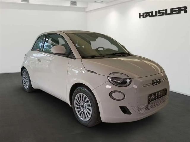 Fiat 500e Sitzheizung Rückfahrkamera Parksensoren