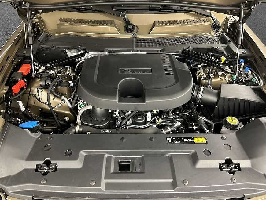 Land Rover Defender 110 Dynamic SE