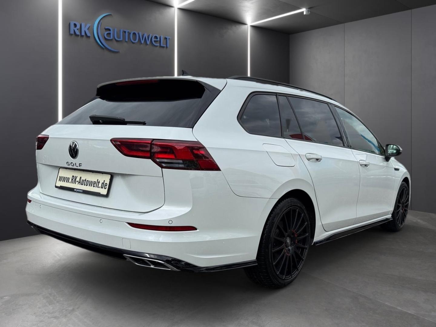 Volkswagen Golf 1.5 TSI Golf VIII R-Line Variant