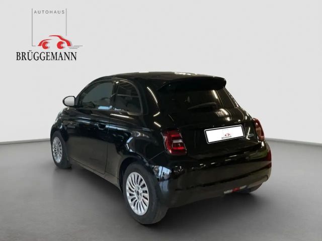 Fiat 500e Action