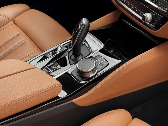 BMW 530 530e Luxury Line Sedan