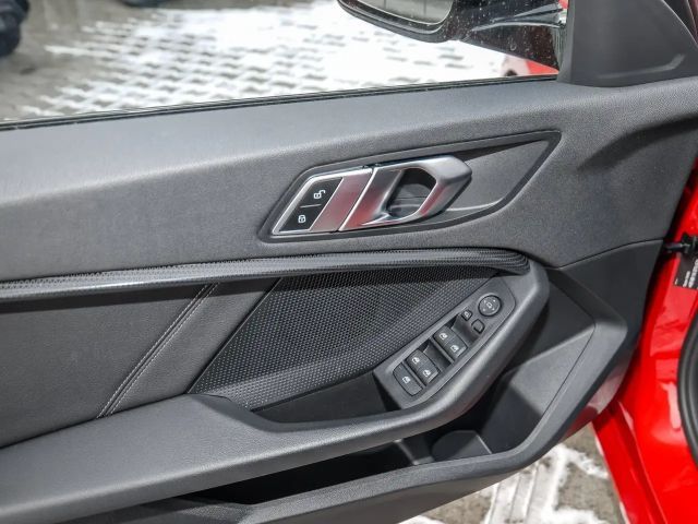 BMW 118 118i 5-deurs Sedan Sport Line