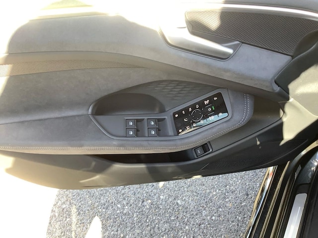 Audi A6 Avant Quattro S-Tronic