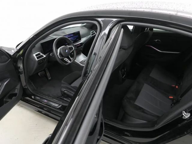 BMW 320 320i M-Sport Sedan