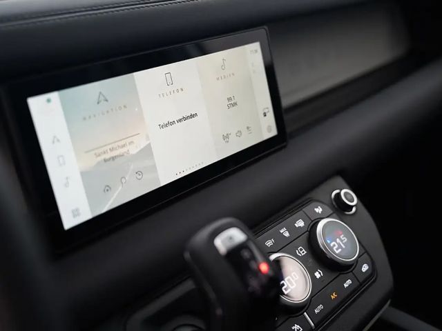 Land Rover Defender P400e