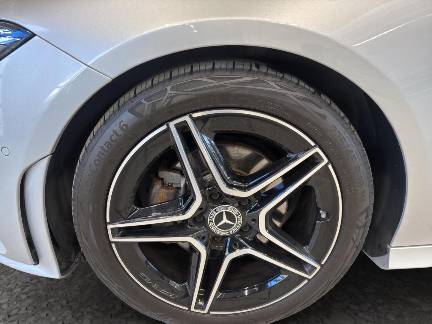 Mercedes-Benz CLA 200 AMG Line