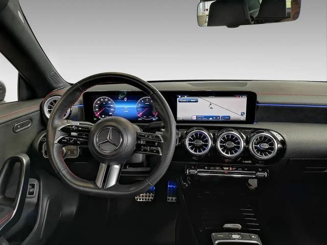 Mercedes-Benz CLA 200 AMG Line Coupé