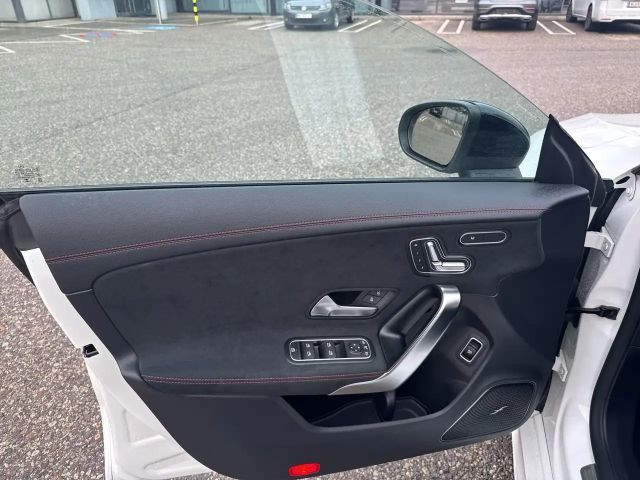 Mercedes-Benz CLA 200 AMG Line Shooting Brake