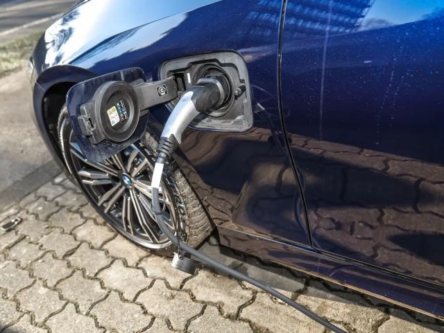 BMW 320 320e M-Sport Sedan