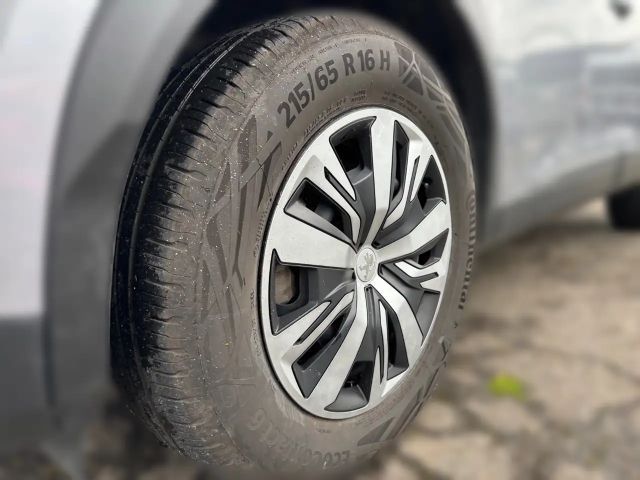 Peugeot E-2008 Active Pack