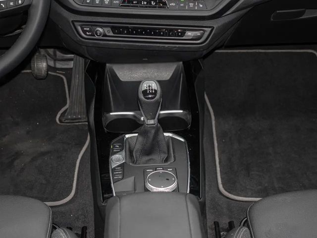 BMW 118 118i Sedan Sport Line