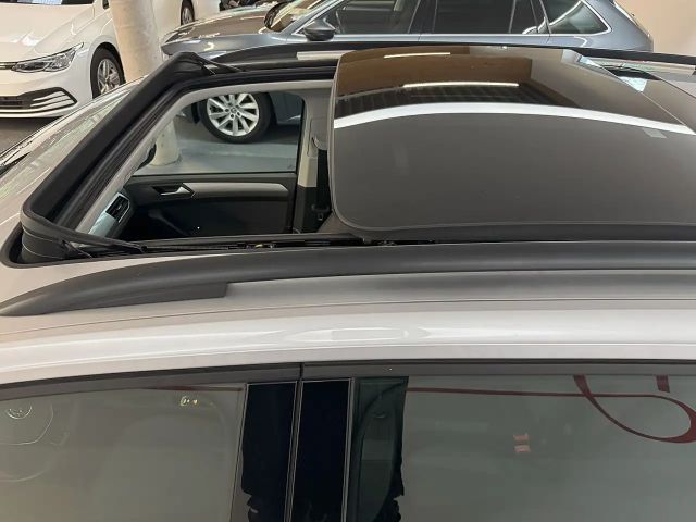 Volkswagen Touran 2,0 TDI *NAVI*ACC*AHK*PANO*PDC vo/hi*Elektr. He...