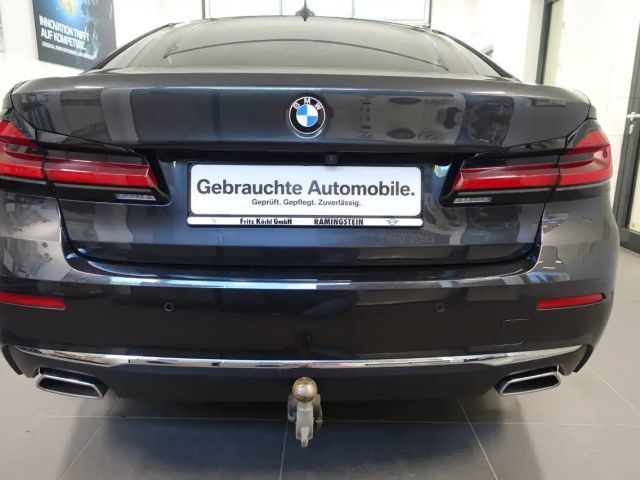 BMW 520 520d Luxury Line Sedan xDrive