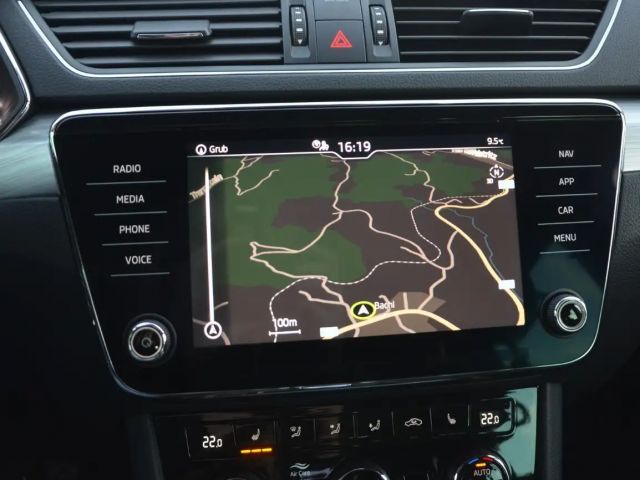 Skoda Superb Superb Kombi 2,0 TDI DSG LED AHV VIRTUAL NAVI 1.Be