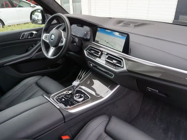 BMW X5 M50i