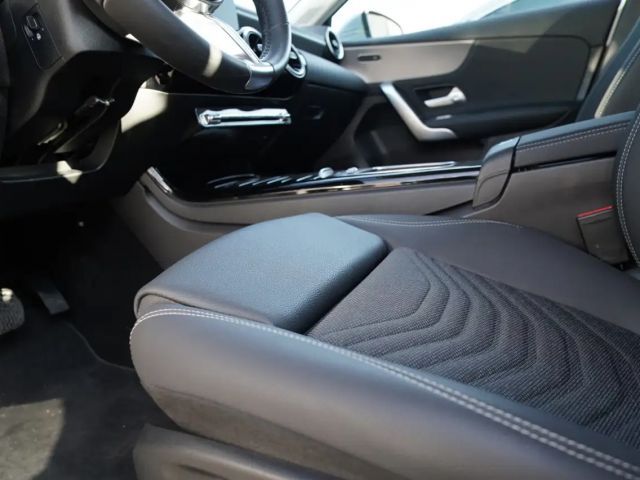 Mercedes-Benz A 180 Hatchback Progressive